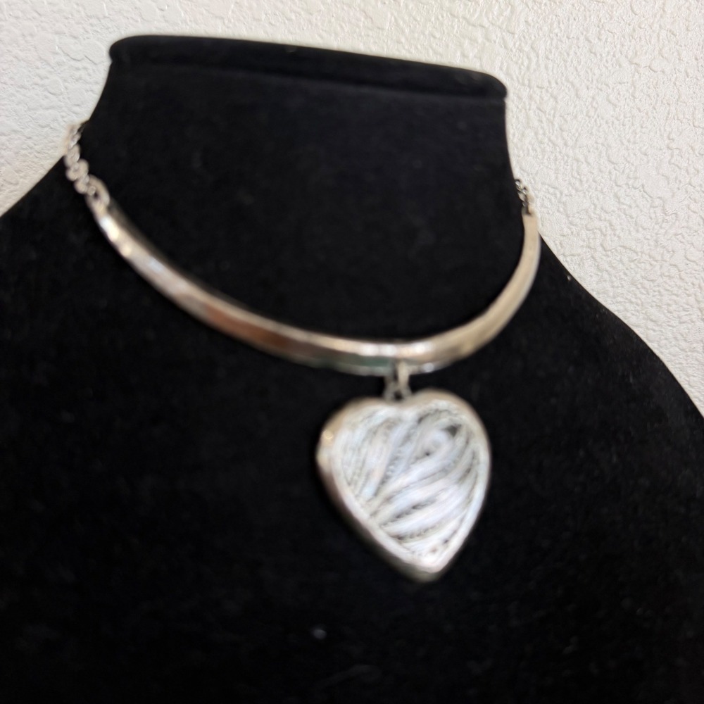 Vintage Silver Tone Filigree Heart Pendant Collar Necklace Hook Closure Romantic